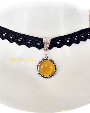 chocker cu cabochon ochi de pisica galben