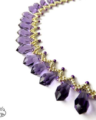 REZERVAT - Doamna in violet - colier la baza gatului