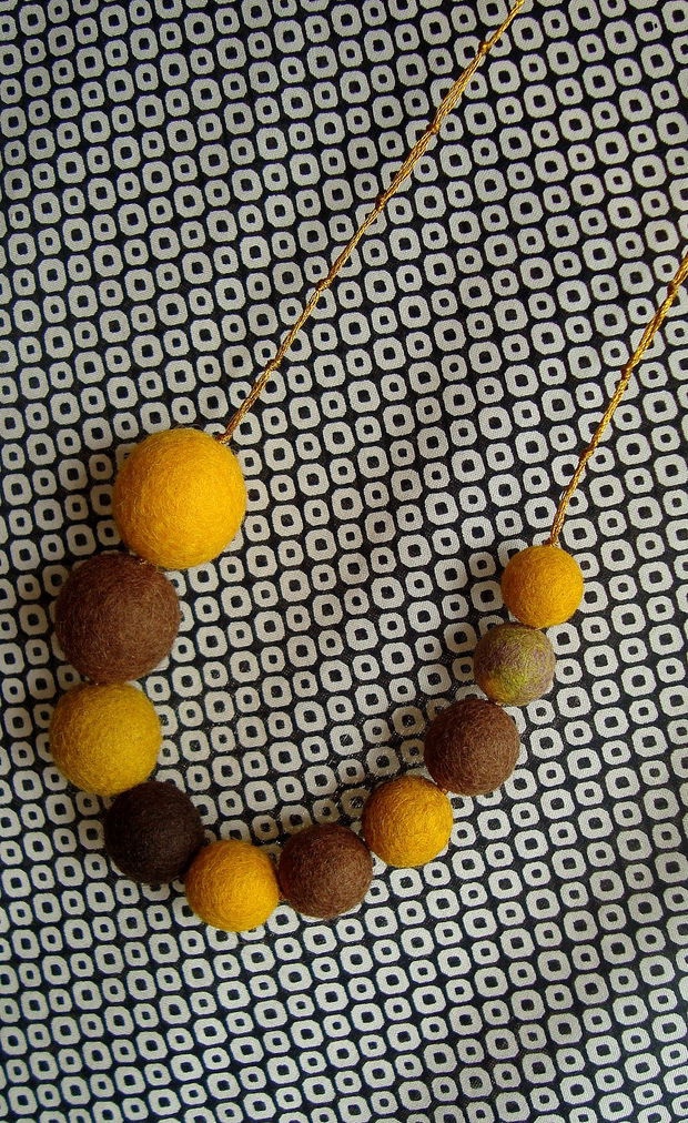 Colier Yellow and Brown