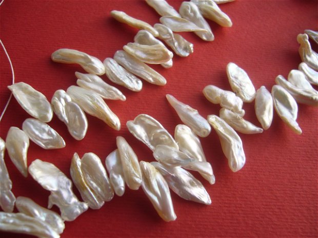 Perle Biwa albe sir de aprox 10 cm fara inchizatoare