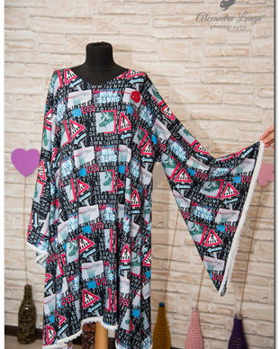 rochie cu maneci evazate