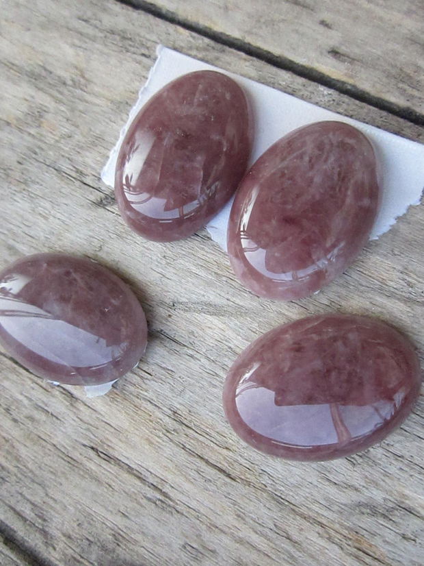 Cabochon cuart strawberry 25x18 mm