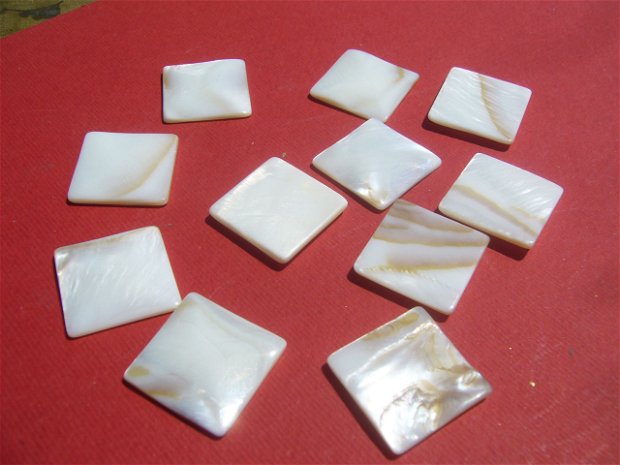 Placute piramidale din sidef alb NATURAL aprox 3x20x20 mm