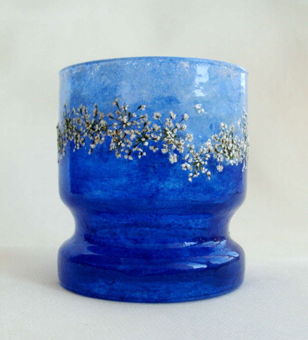 Suport din sticla,albastru ,pentru lumanare, Suport cu flori presate,pentru lumanare, Obiect decorativ din sticla, Suport pentru lumanare, unicat