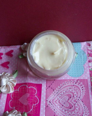 New skin  crema de ochi cu ceramide, sofran si coenzima Q10