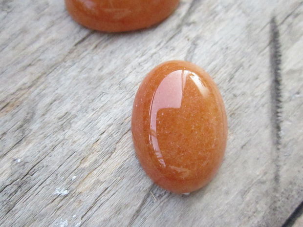 Cabochon jad portocaliu, 25x18 mm REZERVAT