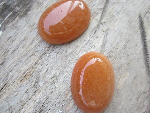 Cabochon jad portocaliu, 25x18 mm REZERVAT