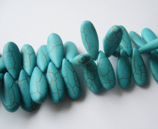 Briolete turcoaz reconstituit aprox 6x10x15 mm