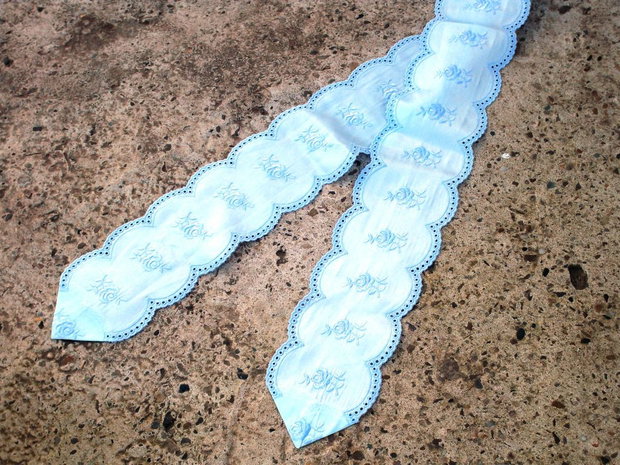 Panglica decorativa brodata