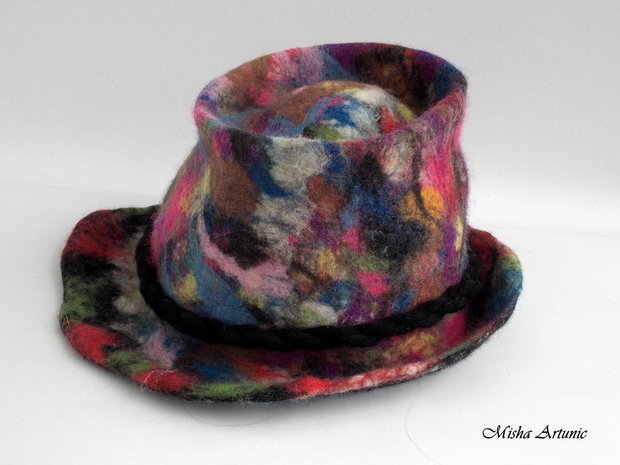 Palarie impaslita multicolora, vanatoreasca, unisex