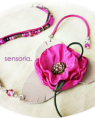 colier floral fucsia