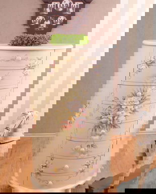 COMODA CILINDRICA DIN LEMN ALB CU FLORI