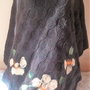Poncho cu aplicatie de flori de lana si matase naturala impaslite