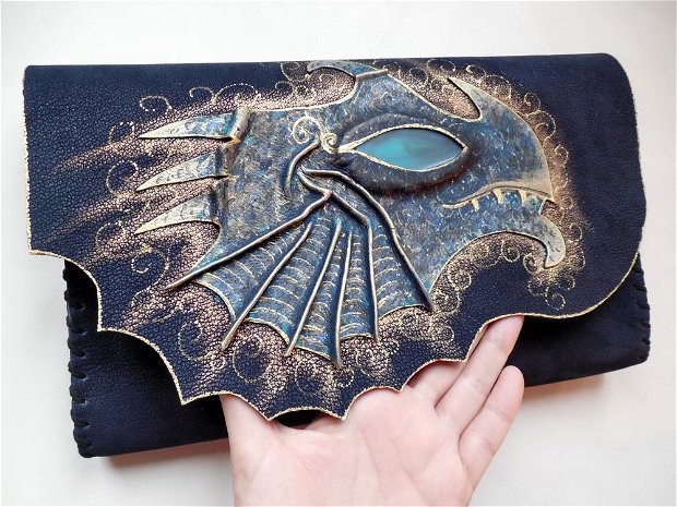 Geanta "Crossover" handmade unicat din piele naturala -Blue Eye Dragon