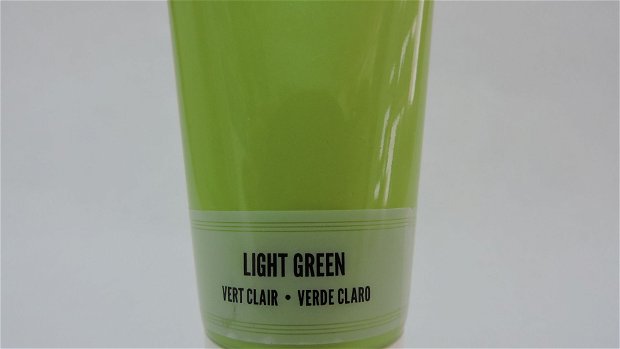 Vopsea acrilica cremoasa cu continut ridicat de pigmenti- metalic- verde deschis