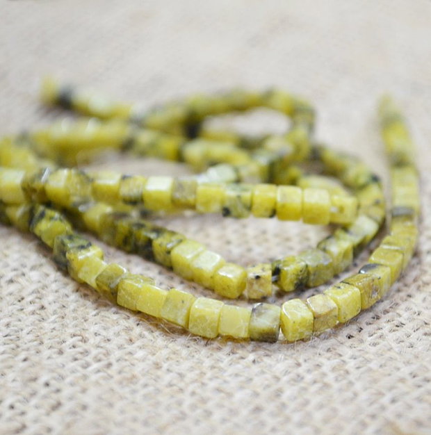Jad verde cuburi 5mm Cod : GSLAK 228