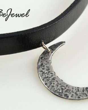 Choker din piele si pandantiv de argint 999 ''Crescent Moon''