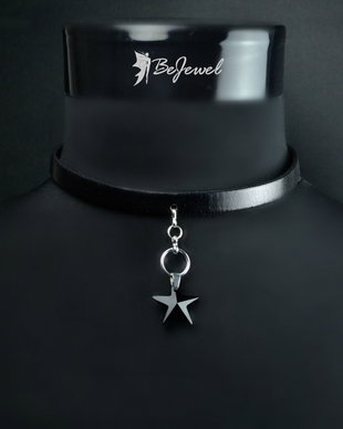 Choker din piele si pandantiv Swarovski ''Black Star''
