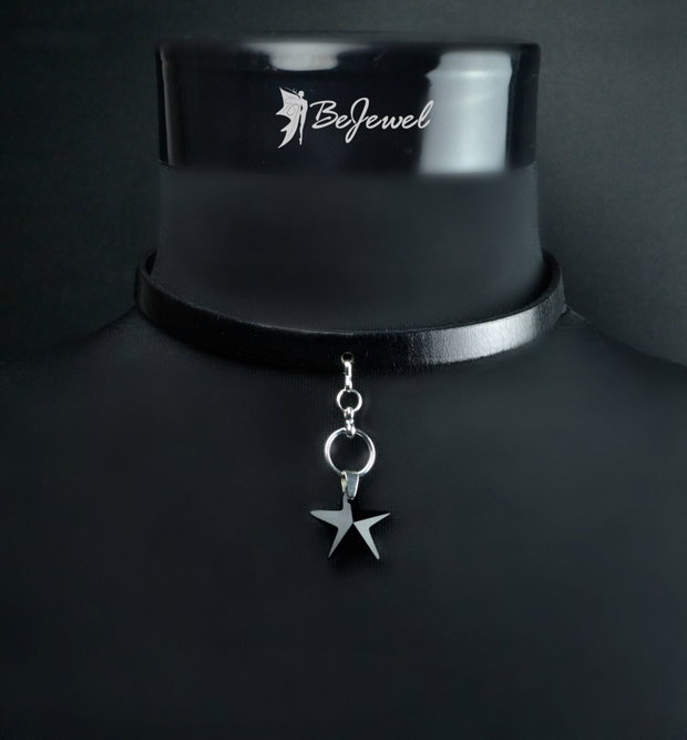 Choker din piele si pandantiv Swarovski ''Black Star''