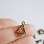 Link bronz triunghi gravat 16x10mm Cod :  BZLAK 129