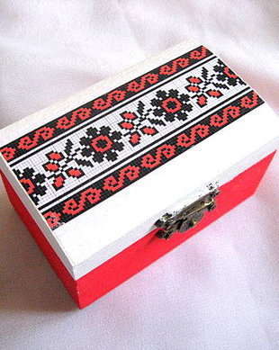 Cuier din lemn  motiv traditional 27828