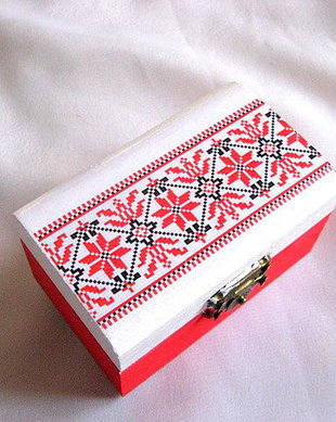 Cutie lemn cu motiv traditional 27829