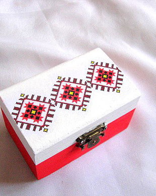 Cutie lemn cu motiv traditional 27830