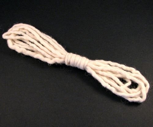 9186 - Snur, fir fetru, lana impaslita, 2mmx2m, alb ivoire