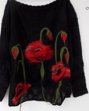 Bluza negra cu macii rosii impasliti 3D