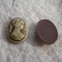Camee ovala galben aurie cu baza maron  model 2 aprox 0.5x18x25 mm