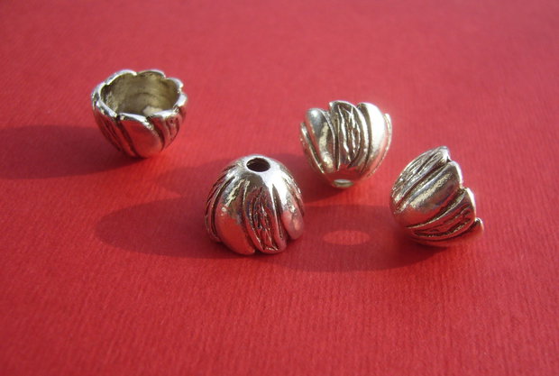 Capac margele model floare aprox 9x12 mm