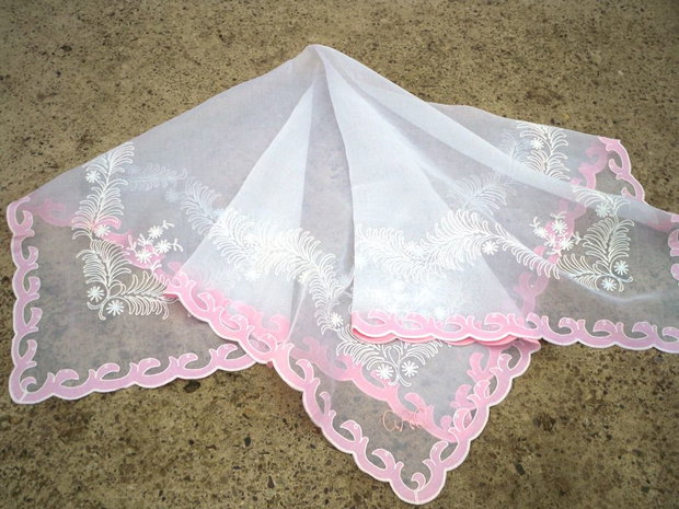 Broderie 72