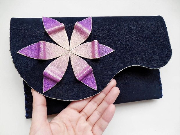 poseta plic handmade unicat din piele - Purple flower