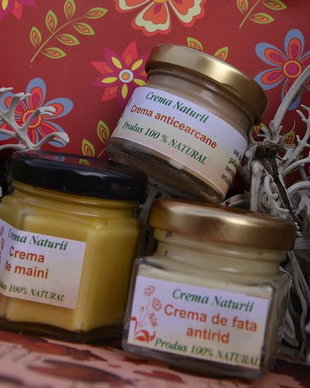 Set cadou 3 creme pentru fata si maini cu punga cadou