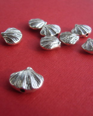 Scoica 3D argintie aprox 4.5x9.5x12 mm