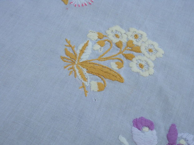 Broderie 1-83