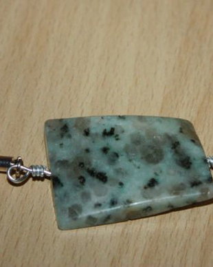 Colier talisman - piatra de kiwi jasp
