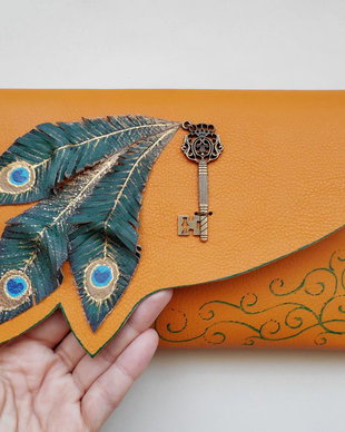 poseta plic handmade unicat din piele - Peacock Key