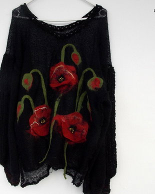 Bluza neagra cu maci impasliti 3D - rezervat