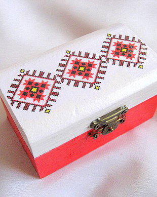 Cutie lemn cu motiv traditional 27889