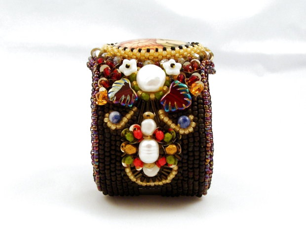 Bratara statement cu motive florale