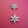 Fulg de nea argintiu aprox 3x18x24 mm (cu agatatoarea)