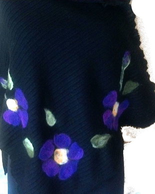 Sal din tricot cu flori impaslite