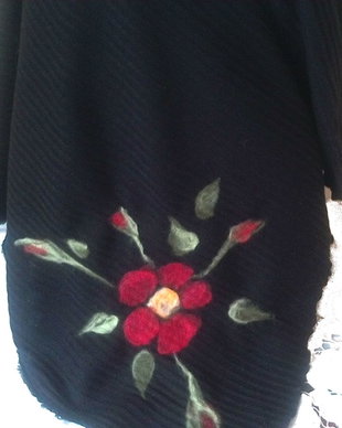 Poncho cu aplicatie de flori de lana si matase naturala impaslite