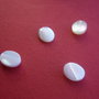 (2 bucati) Cabochon oval din sidef alb aprox 3x8x10 mm