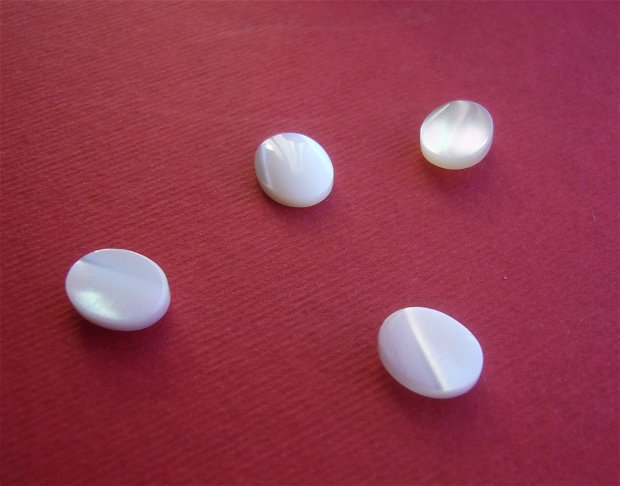 (2 bucati) Cabochon oval din sidef alb aprox 3x8x10 mm