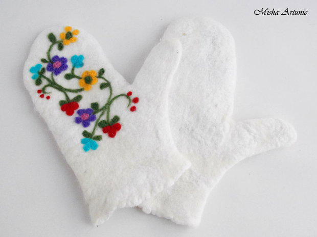 Manusi cu un deget, impaslite cu broderie impaslita florala