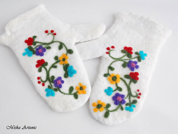 Manusi cu un deget, impaslite cu broderie impaslita florala