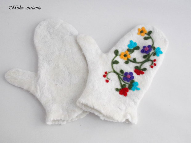 Manusi cu un deget, impaslite cu broderie impaslita florala