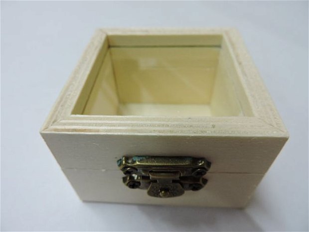Cutie din lemn mini cu capac de sticla- 6.5 x 6.5 x 4 cm